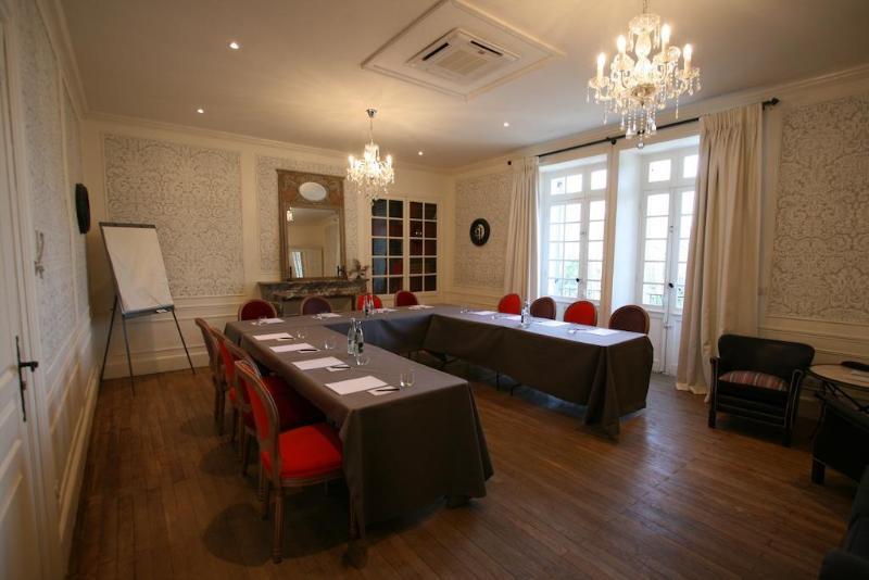 Chateau Les Oliviers De Salettes Charols Εξωτερικό φωτογραφία